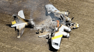 Boeing B-17 Flying Fortress burns in forced landing